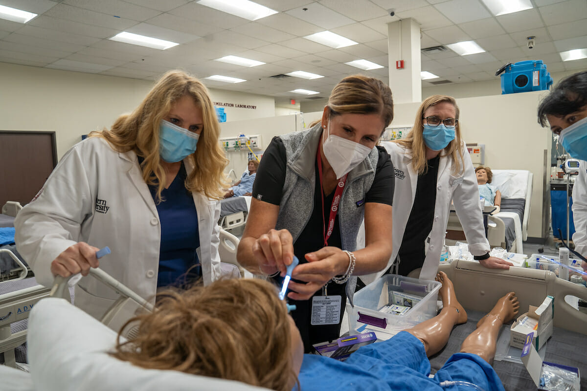 How Nurse Practitioner Programs Help Students Gain Clinical Experience